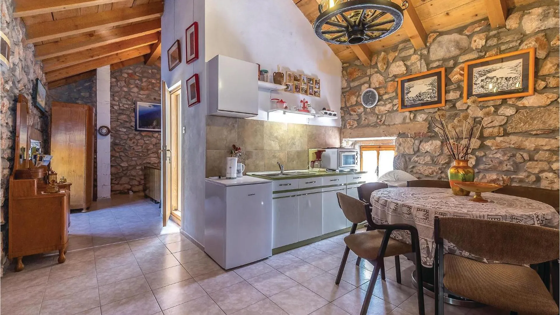 Pet Friendly Home In Ledenice With Kitchen 펜션